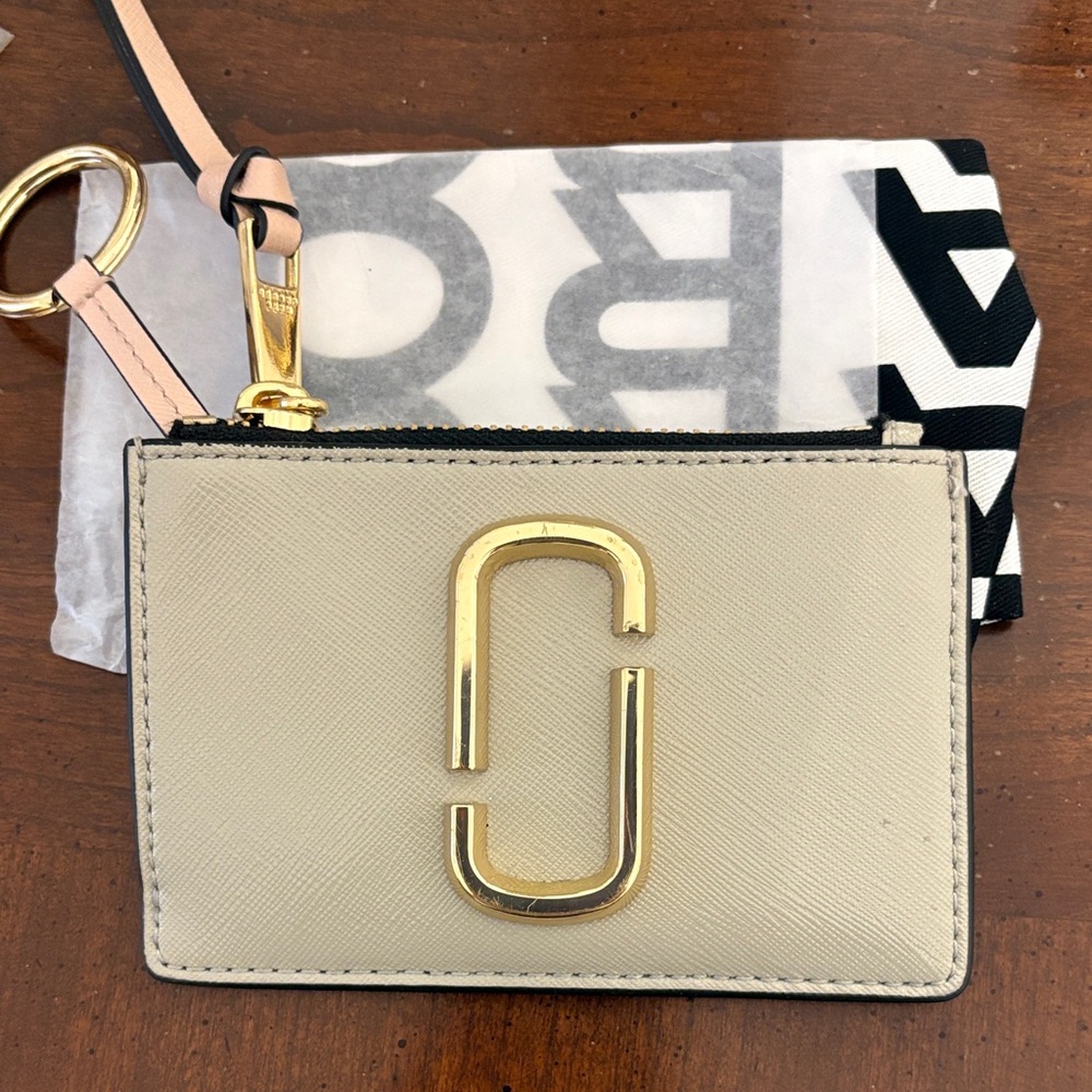 Marc Jacobs Platinum Zip Wallet Card Holder & Gold Key Ring